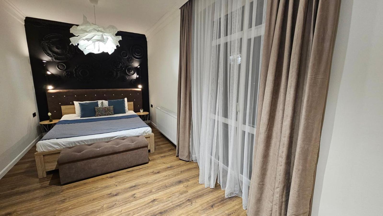 Black Room Apartment Mukačevo Exteriér fotografie